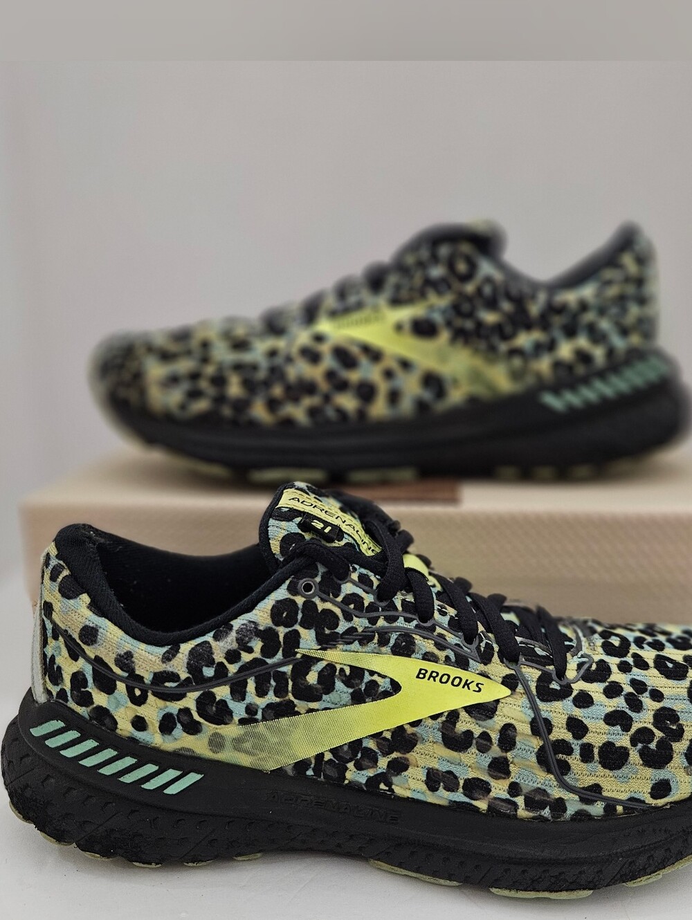 Brooks Adrenaline GTS 21 Run Wild Cheetah Leopard Running Shoes Size 8.5 B